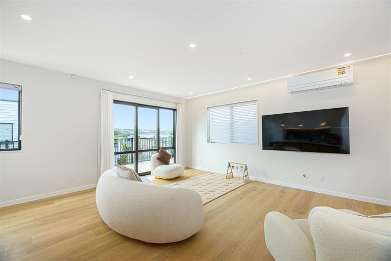 Photo of property in 45 Windlass Street, Long Bay, Auckland, 0630