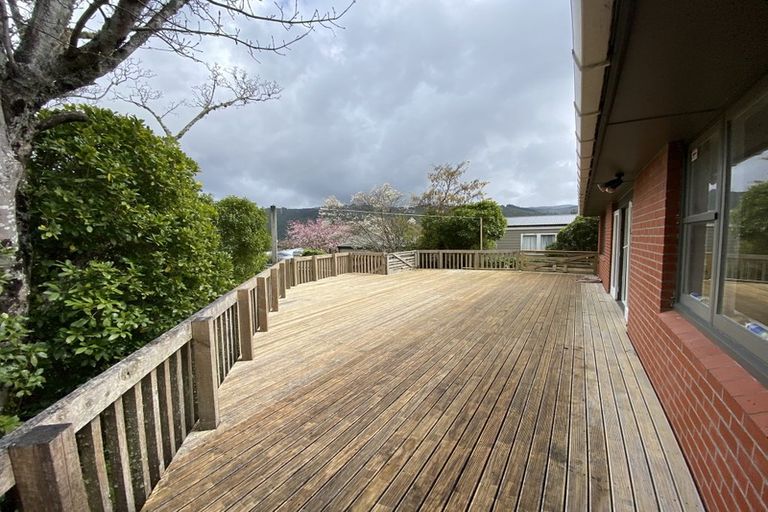 Photo of property in 10 Vista Crescent, Maoribank, Upper Hutt, 5018