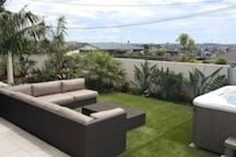 Photo of property in 1/2 Beatrice Avenue, Hillcrest, Auckland, 0627