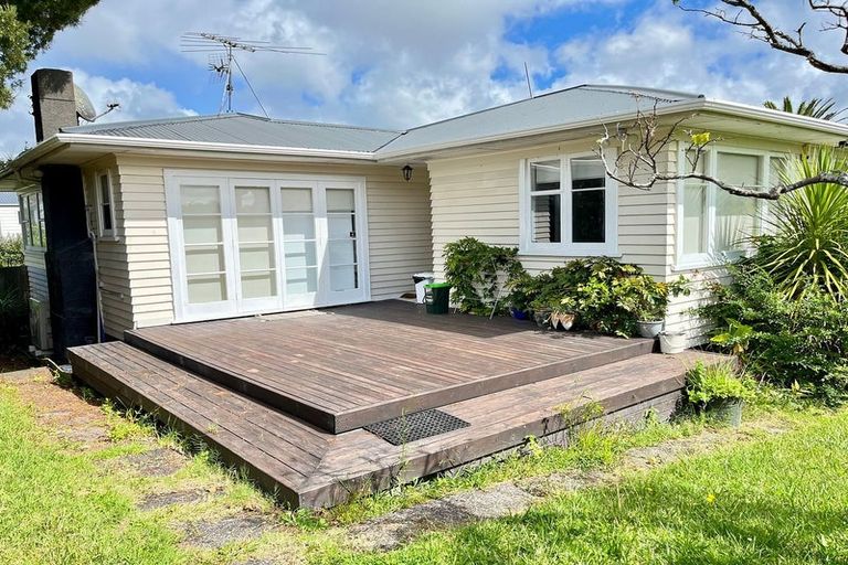 Photo of property in 46 Kelman Road, Kelston, Auckland, 0602