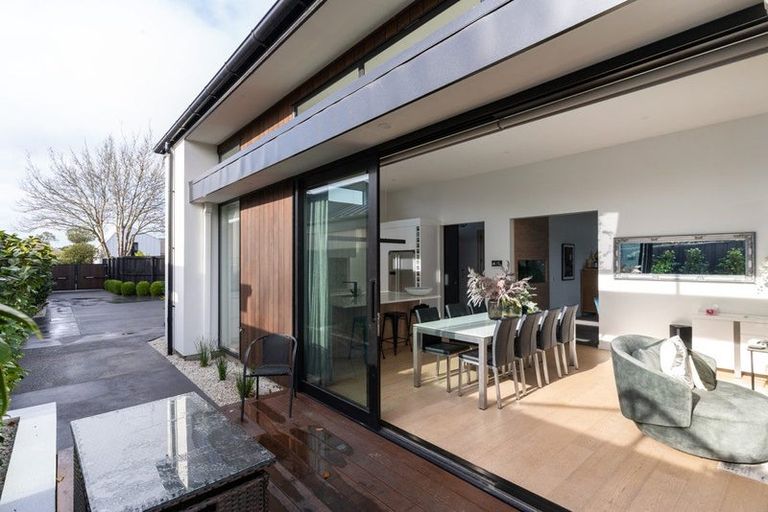 Photo of property in 59 Straven Road, Riccarton, Christchurch, 8011