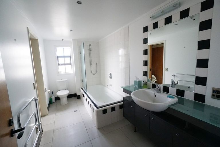 Photo of property in Dominion Apartments, 27/80 Victoria Street, Wellington Central, Wellington, 6011