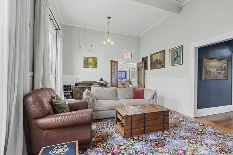 Photo of property in 18 Morley Street, New Plymouth, 4310