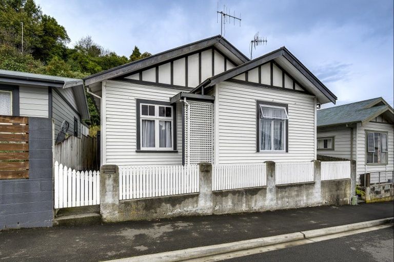 Photo of property in 9 Chaucer Road, Hospital Hill, Napier, 4110