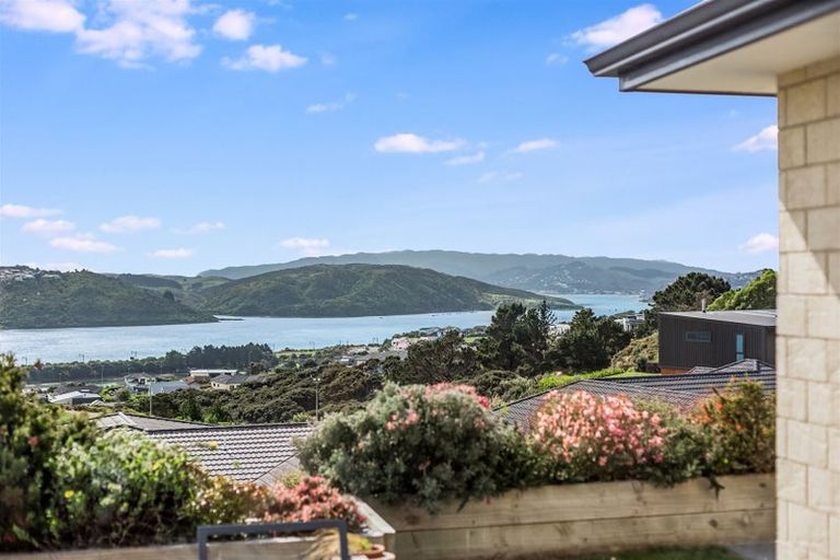 Photo of property in 9 Glenorchy Way, Aotea, Porirua, 5024