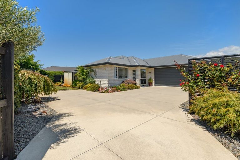 Photo of property in 18 Oakwood Way, Papamoa Beach, Papamoa, 3118