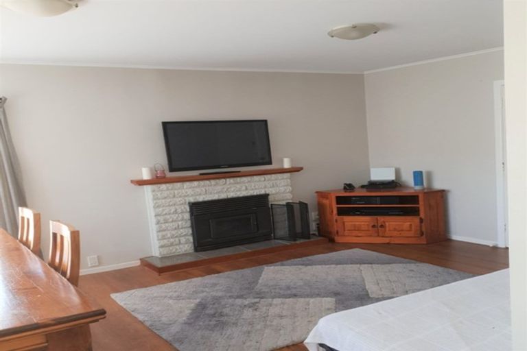 Photo of property in 10 Valley Road, Waiuku, 2123