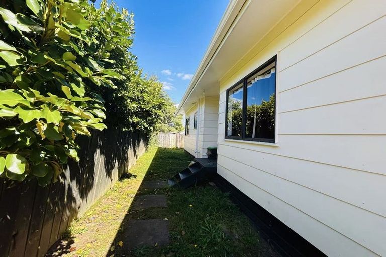 Photo of property in 1/7 Elvira Place, Ranui, Auckland, 0612
