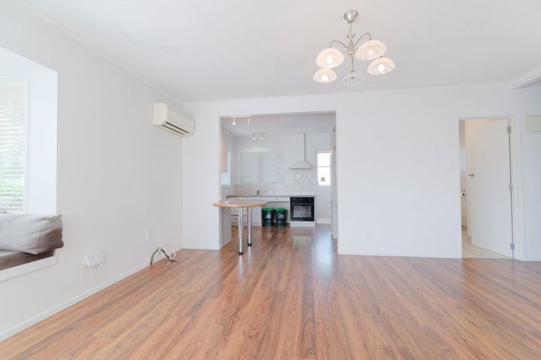 Photo of property in 1/760 Beach Road, Browns Bay, Auckland, 0630