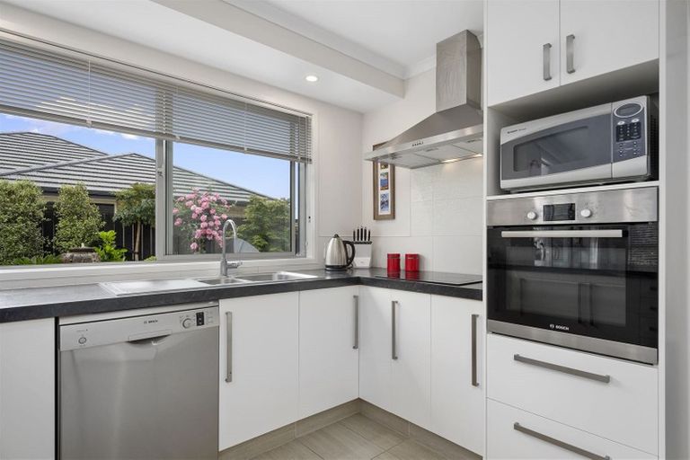 Photo of property in 31 Leet Crescent, Papamoa Beach, Papamoa, 3118