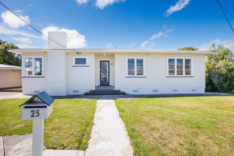 Photo of property in 25 Taylor Avenue, Feilding, 4702