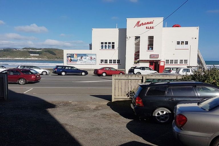 Photo of property in 1/102 Lyall Parade, Lyall Bay, Wellington, 6022