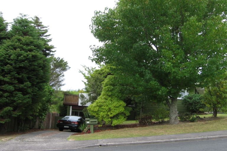 Photo of property in 58 Tamahere Drive, Glenfield, Auckland, 0629