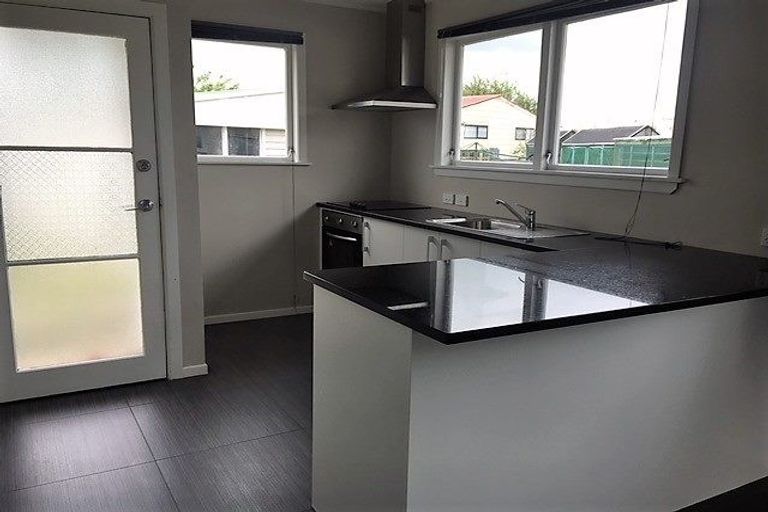 Photo of property in 17 Evans Place, Papakura, 2110