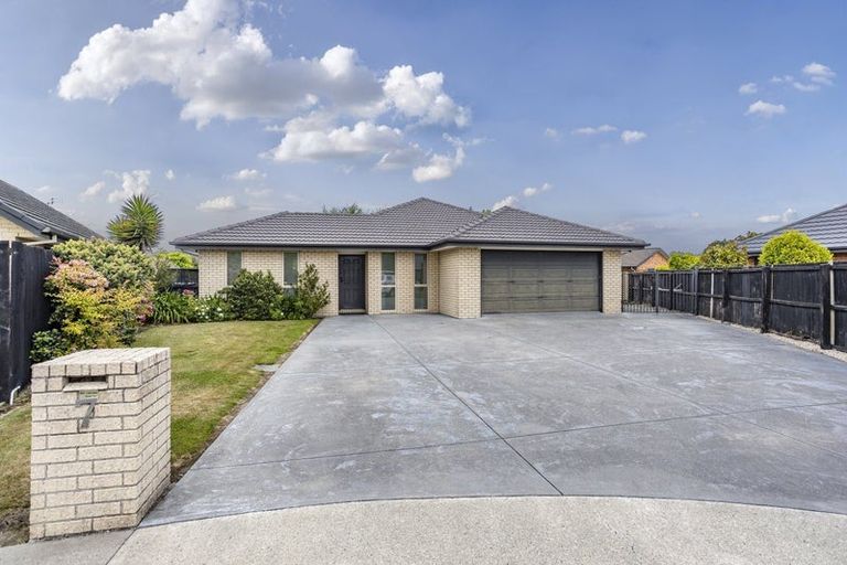 Photo of property in 7 Ambrose Place, Rangiora, 7400