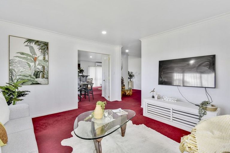 Photo of property in 1 Samara Place, Clendon Park, Auckland, 2103