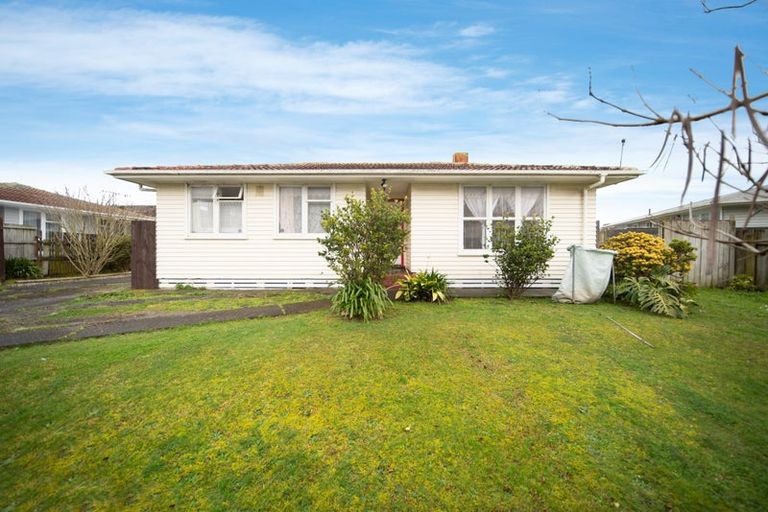 Photo of property in 33 Convair Crescent, Mangere, Auckland, 2022
