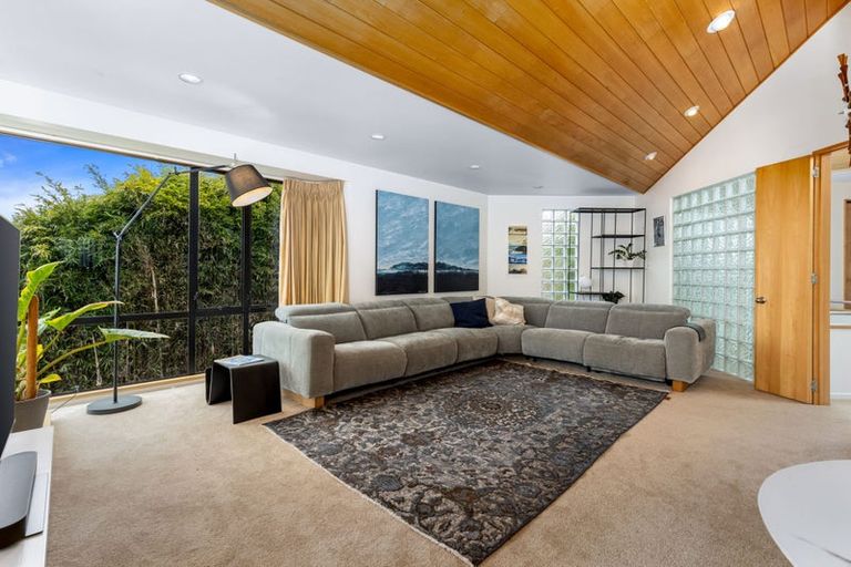 Photo of property in 2/19 Churchill Road, Murrays Bay, Auckland, 0630