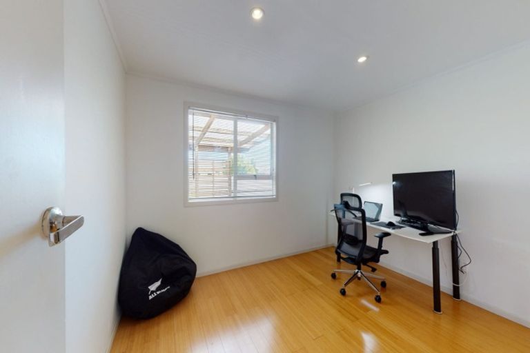 Photo of property in 8 Leatham Crescent, Opaheke, Papakura, 2113