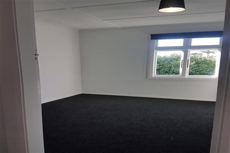 Photo of property in 2 Chilman Street, Strandon, New Plymouth, 4312