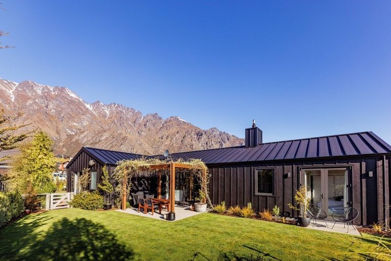 Photo of property in 42 Mcadam Drive, Jacks Point, Queenstown, 9371