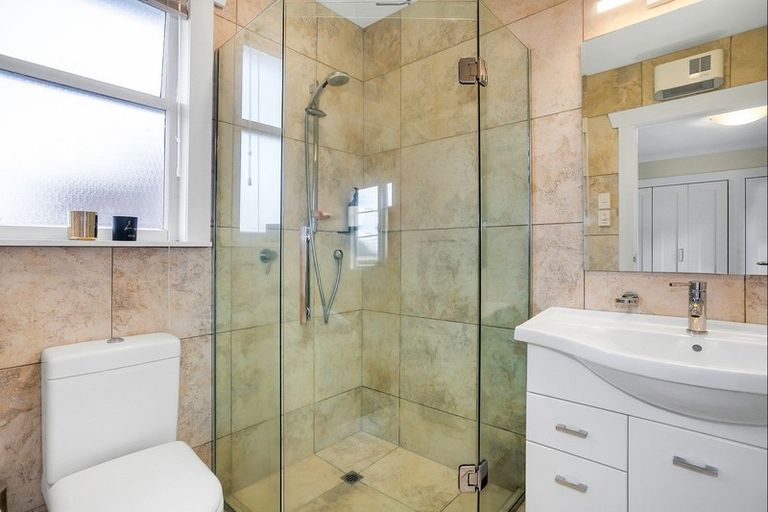 Photo of property in 63 Dignan Street, Point Chevalier, Auckland, 1022