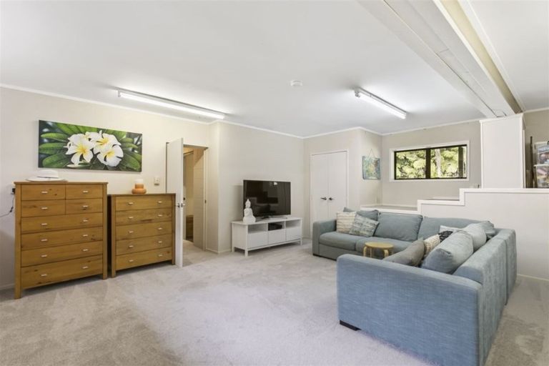Photo of property in 6 Menear Lane, Hillcrest, Auckland, 0627