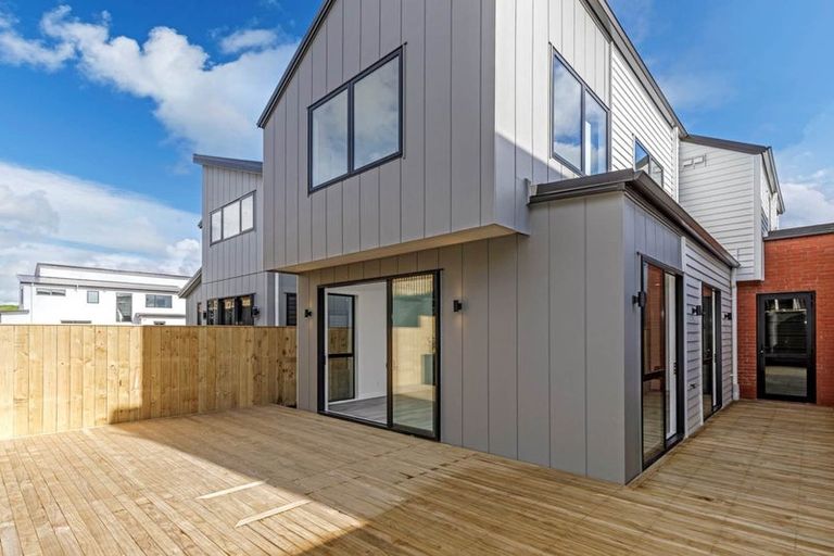 Photo of property in 29 Bronzewater Drive, Silverdale, 0932