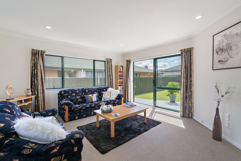 Photo of property in 42 Bellville Drive, Clendon Park, Auckland, 2103