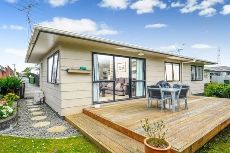 Property details for 76b Panorama Road, Mount Wellington, Auckland, 1060