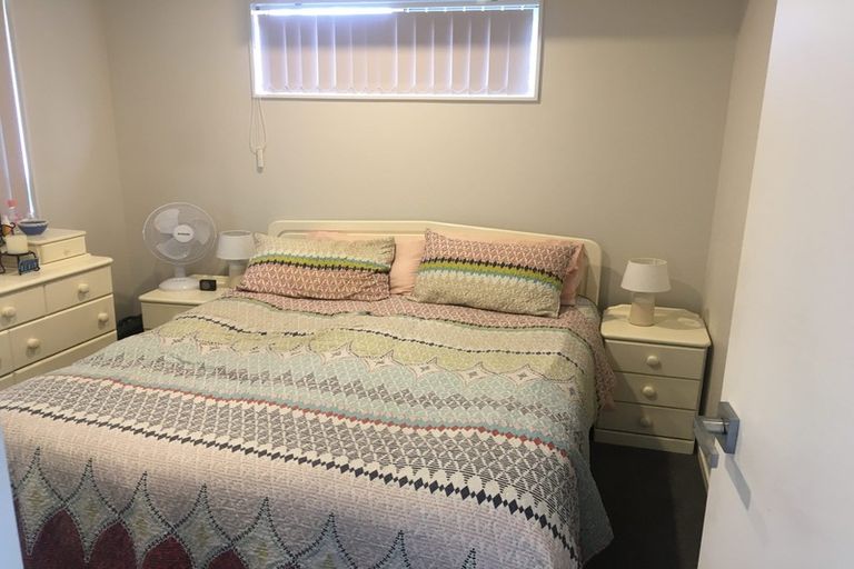 Photo of property in 28/11 Ray Small Drive, Papakura, 2110