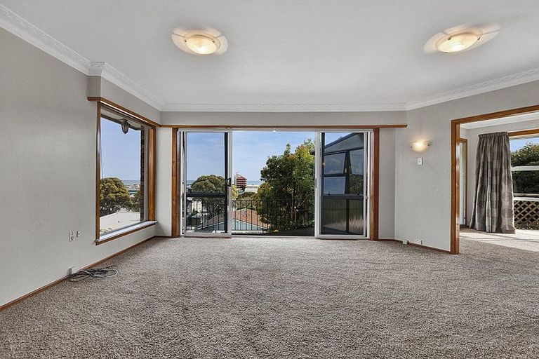 Photo of property in 83a Eliot Street, New Plymouth, 4310