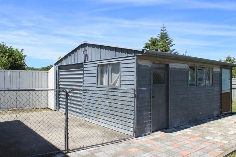 Photo of property in 27 Kara Street, Outer Kaiti, Gisborne, 4010