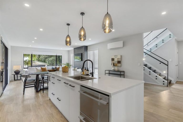 Photo of property in 63a Hellyers Street, Birkdale, Auckland, 0626