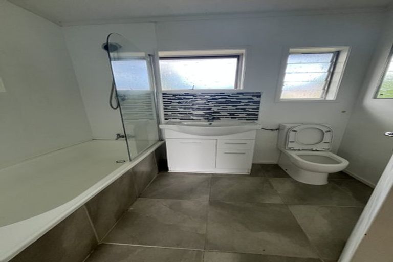 Photo of property in 3/1 Leigh Terrace, Bayview, Auckland, 0629