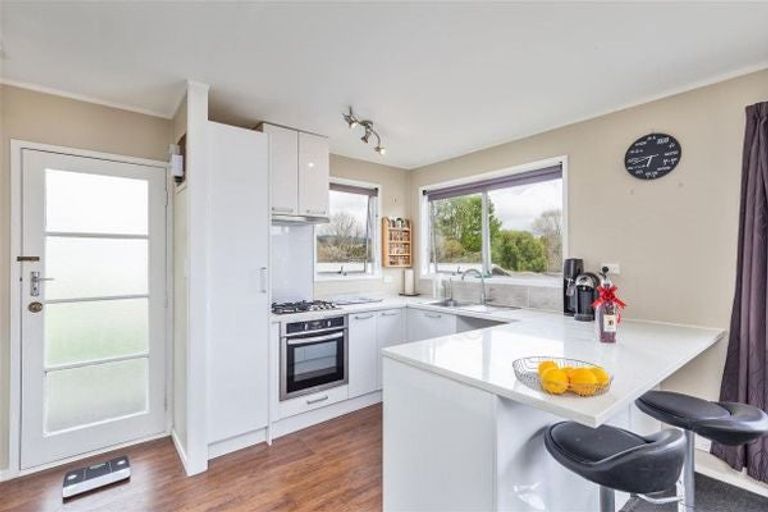 Photo of property in 2/121 Seymour Road, Sunnyvale, Auckland, 0612