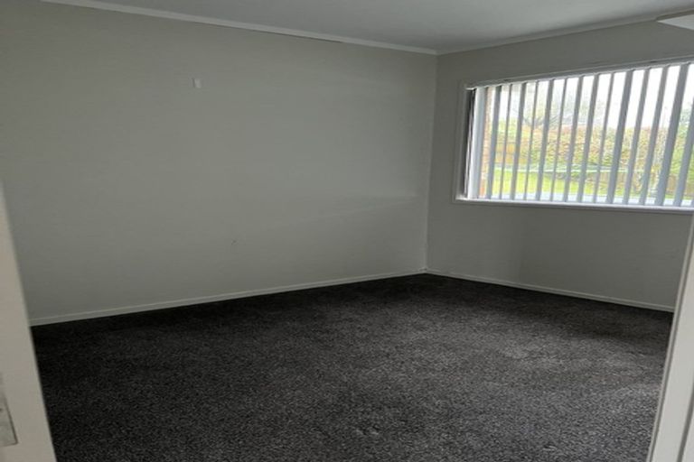 Photo of property in 2/2 Kathleen Street, Totara Vale, Auckland, 0627