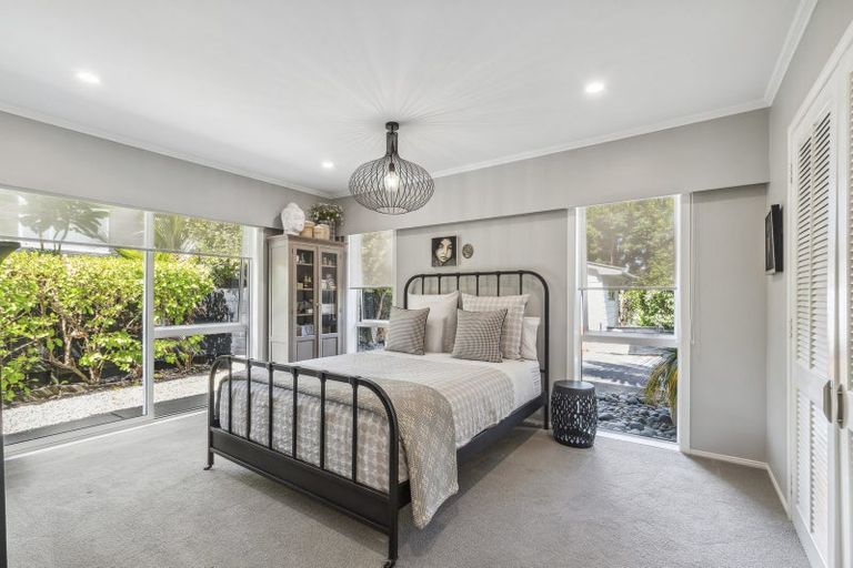 Photo of property in 9 Seymour Road, Mellons Bay, Auckland, 2014