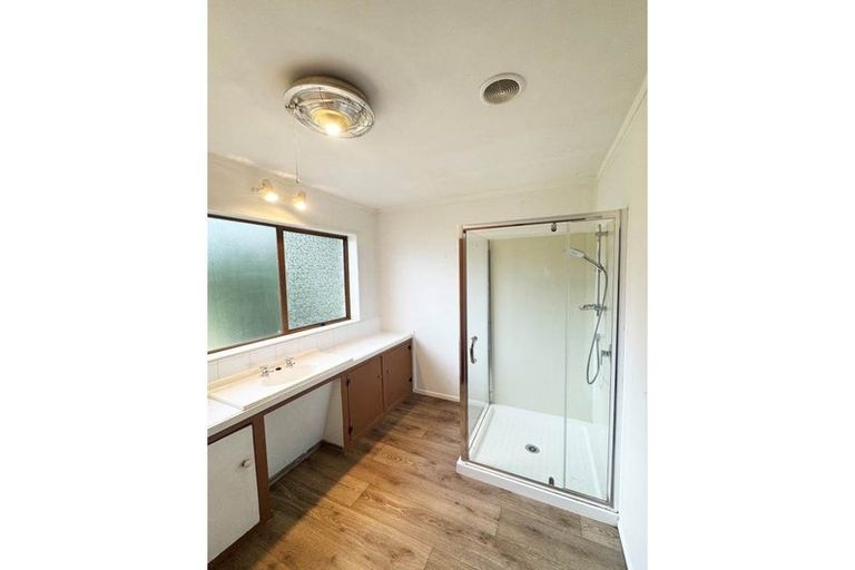 Photo of property in 19 Spur Road, Stillwater, Silverdale, 0993