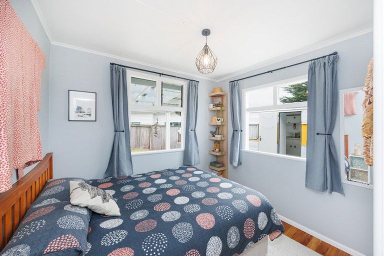 Photo of property in 10 Kent Terrace, Foxton Beach, Foxton, 4815