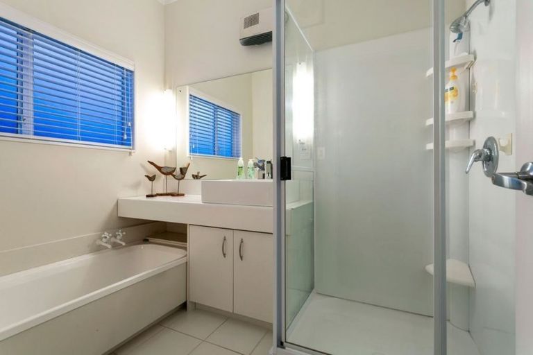 Photo of property in 1/21 Onepoto Road, Hauraki, Auckland, 0622