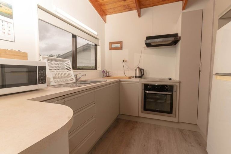 Photo of property in 68 Muir Avenue, Mangere Bridge, Auckland, 2022