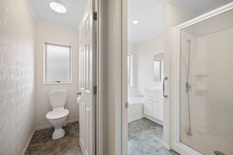 Photo of property in 6 Cabeleigh Drive, Helensville, 0800