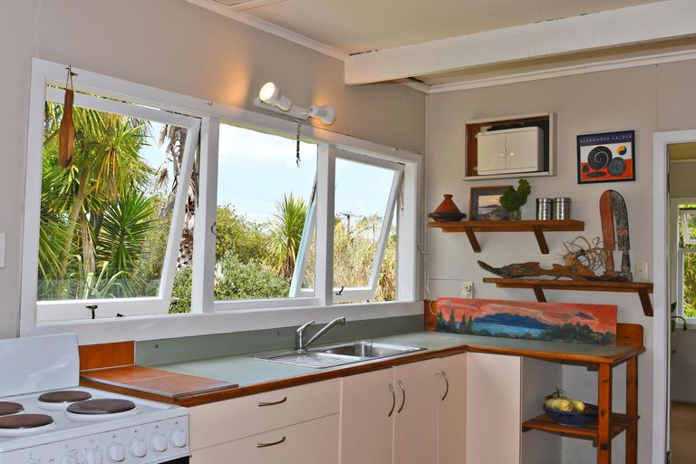 Photo of property in 38 Hauraki Road, Leigh, Warkworth, 0985