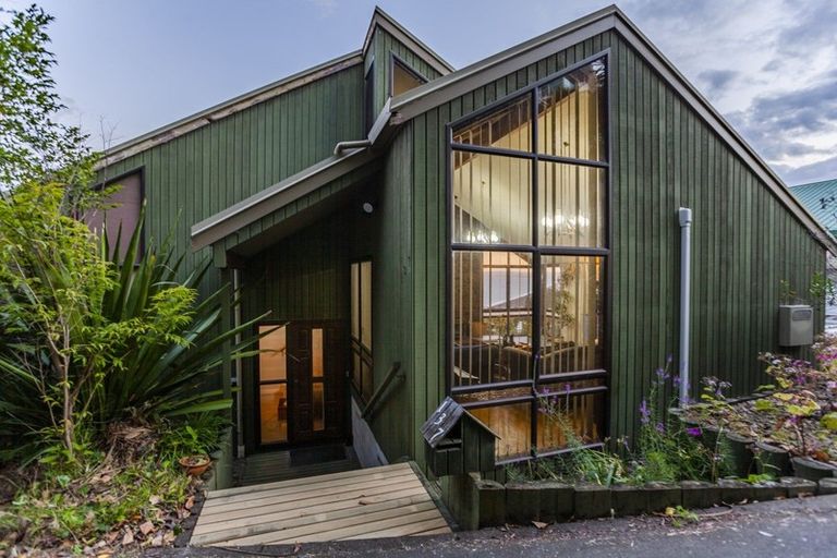 Photo of property in 137 Priestley Terrace, Bluff Hill, Napier, 4110