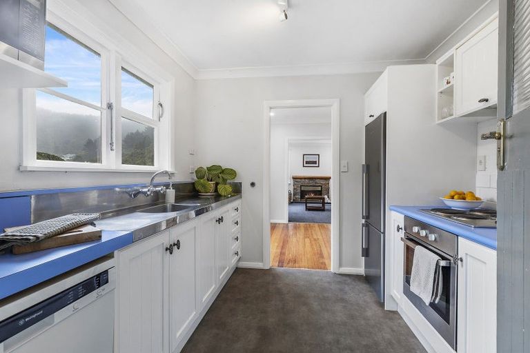 Photo of property in 5 Tui Terrace, Tawa, Wellington, 5028