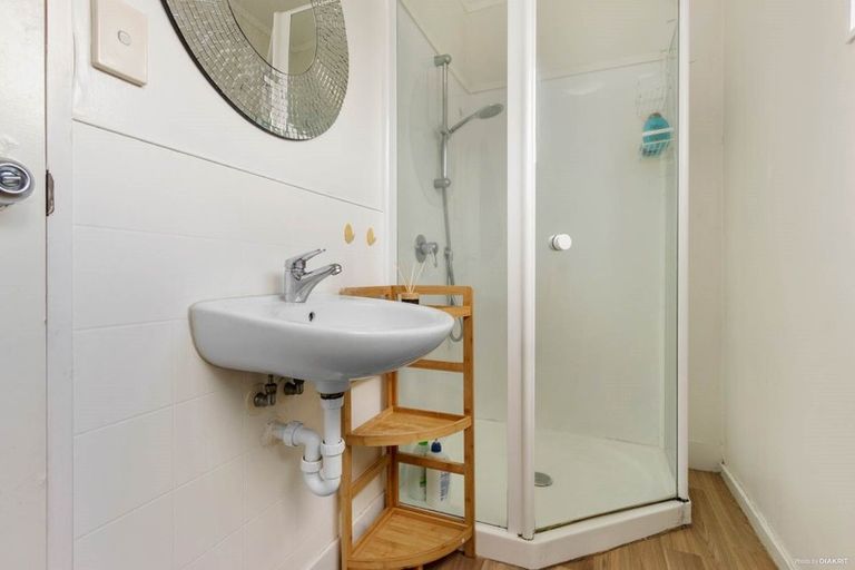 Photo of property in 121a Seabrook Avenue, New Lynn, Auckland, 0600