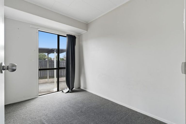 Photo of property in 1/19 Bernina Place, Weymouth, Auckland, 2103