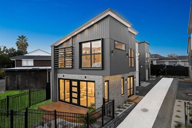 Photo of property in 7c Sirius Place, Botany Downs, Auckland, 2010