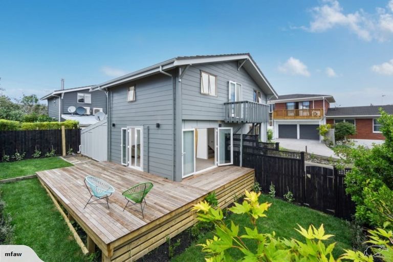 Photo of property in 2/5 Eversleigh Road, Belmont, Auckland, 0622